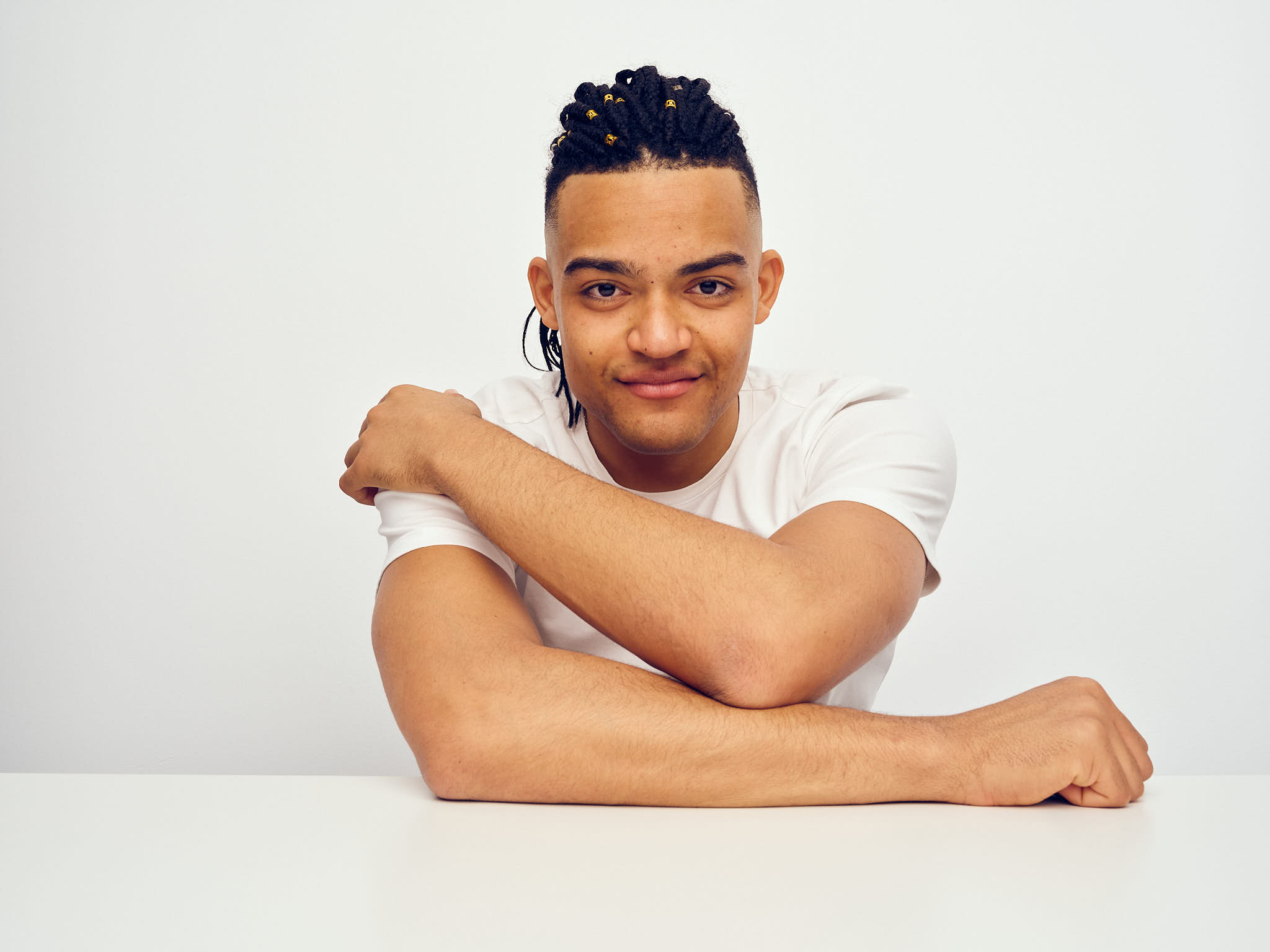 «Συγγραφείς του Κόσμου ταξιδεύουν στο Μέγαρο» με τον Εμμανουήλ Καραλή