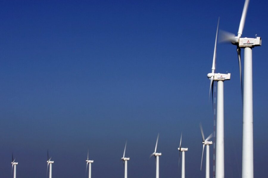 ανεμογεννήτρια σε αιολικό πάρκο