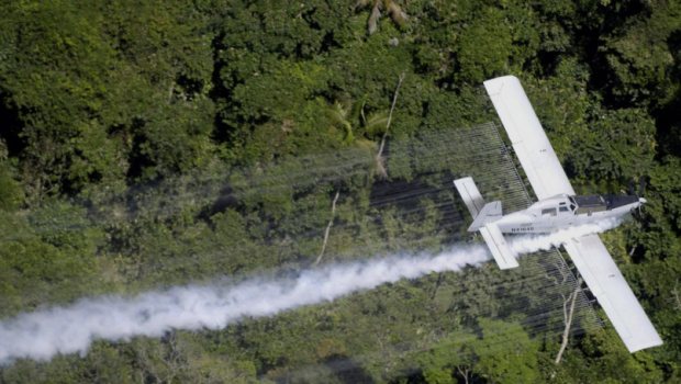 Κολομβία: Drones θα ψεκάσουν με γλυφοσάτη φυτείες κόκας, υπό την πίεση των ΗΠΑ