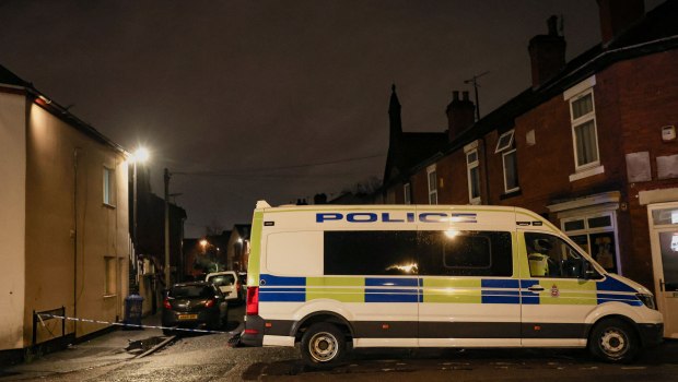 «Υπόθεση Πελικό» στη Βρετανία: Αντιμέτωπος με 56 αδικήματα ο άνδρας που νάρκωνε και βίαζε τη σύζυγό του