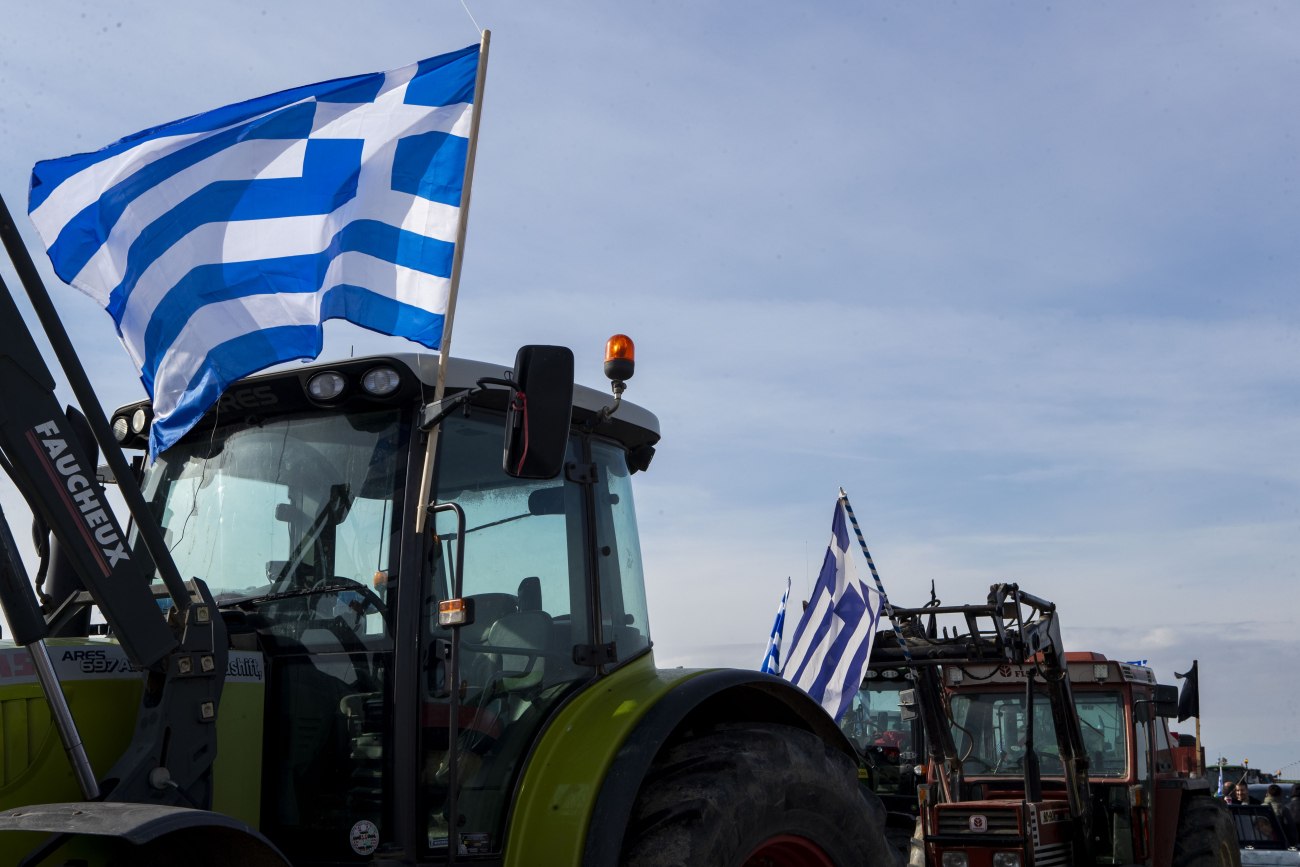 Ανοίγουν τα Μάλγαρα: Οι αγρότες δίνουν στην κυκλοφορία την Εθνική για τις γιορτές