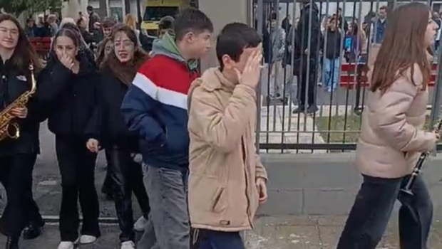 Αμύνταιο: Μαθητές αρνήθηκαν να πουν τα κάλαντα στον Άδωνι και στάθηκαν στο πλευρό των αγροτών