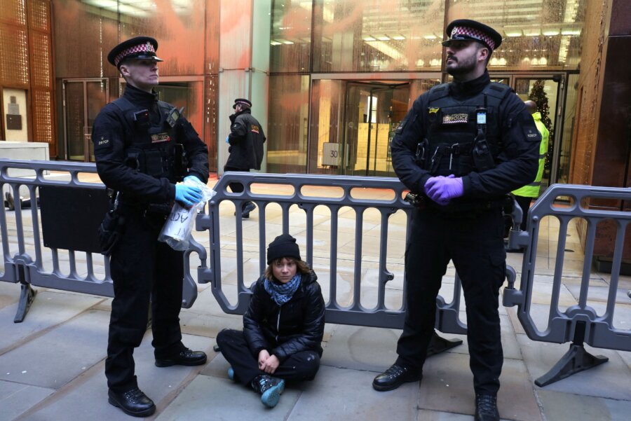 Η Γκρέτα Τούνμπεργκ συνελήφθη στο Λονδίνο – Διαδήλωνε υπέρ της Palestine Action