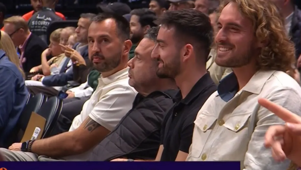 Ο Στέφανος Τσιτσιπάς παρακολουθεί το παιχνίδι Dubai BC – Αρμάνι (pic)