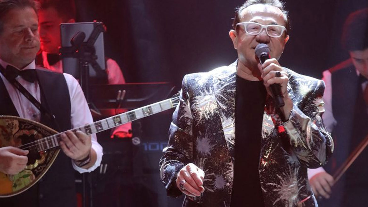 Λευτέρης Πανταζής: «Έπαθα υπερκόπωση, έπεσα κάτω» – Οι πρώτες του δηλώσεις μετά την περιπέτεια υγείας