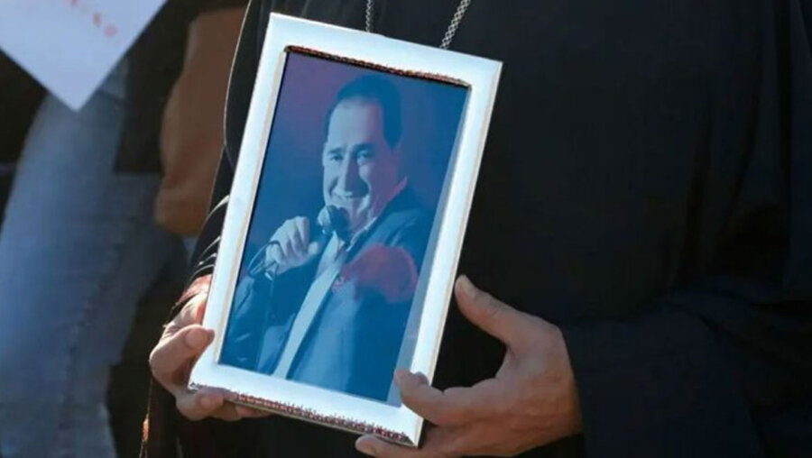 Βασίλης Καρράς: Βαρύ το κλίμα στο μνημόσυνο στο Κοκκινοχώρι Καβάλας για τα 2 χρόνια από το θάνατό του