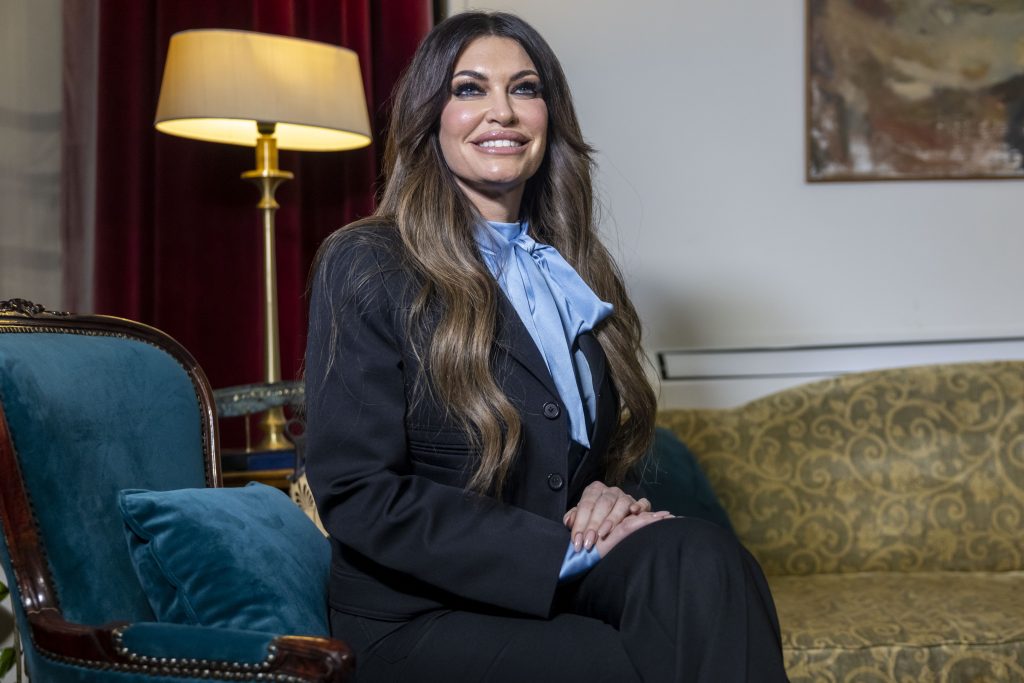 Ευχές από την πρέσβη των ΗΠΑ Κίμπερλι Γκίλφοϊλ – «Ο Θεός να ευλογεί τους λαούς των δύο μεγάλων εθνών μας»