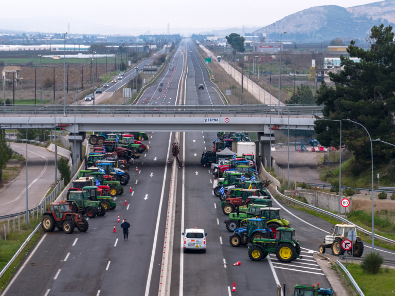 Νέα Αριστερά: Οι αγρότες ανοίγουν τους δρόμους, Μητσοτάκης και Χρυσοχοΐδης κάνουν καψόνι στους πολίτες