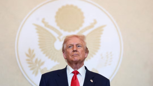 Ο Τραμπ εύχεται «ευτυχισμένα Χριστούγεννα» ακόμα και στα «αποβράσματα της ριζοσπαστικής αριστεράς»