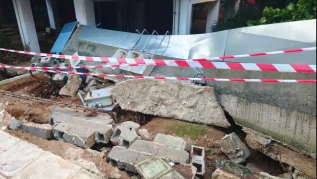 Σοβαρές ζημιές από τη έντονη κακοκαιρία σε πολυκατοικία στον Άλιμο – Κατέρρευσε μάντρα