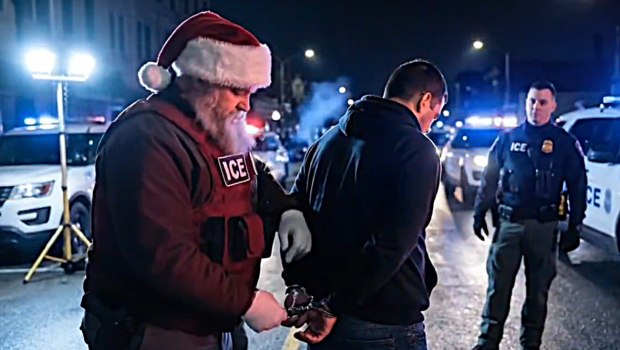 Το Υπουργείο Εσωτερικής Ασφάλειας των ΗΠΑ έντυσε τον Άγιο Βασίλη πράκτορα της ICE που κυνηγάει μετανάστες