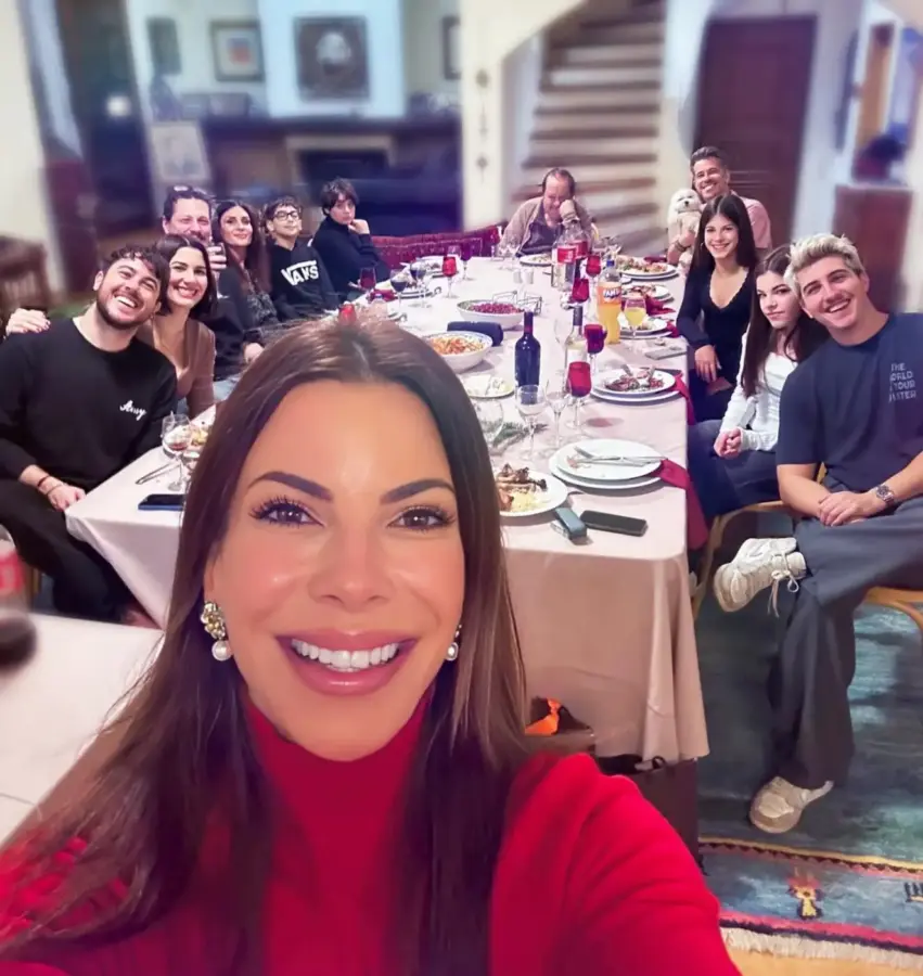 Αντελίνα Βαρθακούρη: Η οικογενειακή φωτογραφία από το χριστουγεννιάτικο τραπέζι