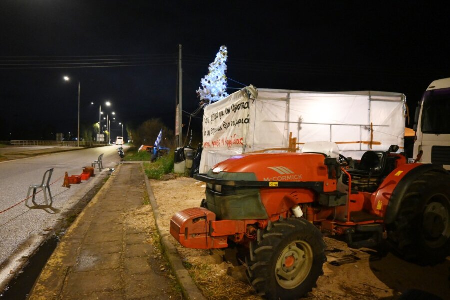 Κινητοποιήσεις: Γιορτές στα μπλόκα οι αγρότες και ραντεβού σε νέα πανελλαδική σύσκεψη