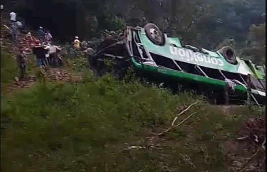 Μεξικό: Τουλάχιστον 10 νεκροί και 32 τραυματίες από πτώση λεωφορείου σε χαράδρα