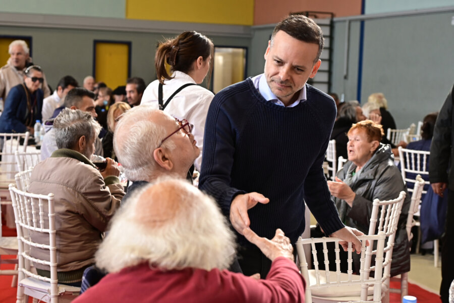 Δήμος Αθηναίων: Χριστουγεννιάτικο Γεύμα Αγάπης σε άστεγους και οικονομικά ευάλωτους πολίτες