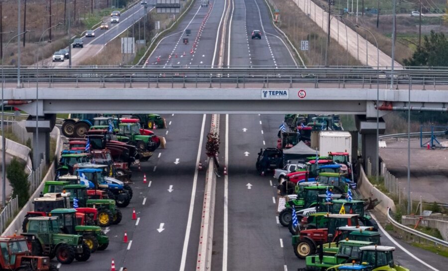 ΟΔΟΙΠΟΡΙΚΟ ΣΤΑ ΜΠΛΟΚΑ ΤΩΝ ΑΓΡΟΤΩΝ ΑΠΟ ΤΗ ΘΕΣΣΑΛΟΝΙΚΗ ΠΡΟΣ ΤΗΝ ΑΘΗΝΑ  (ΑΝΤΩΝΗΣ ΝΙΚΟΛΟΠΟΥΛΟΣ/EUROKINISSI)