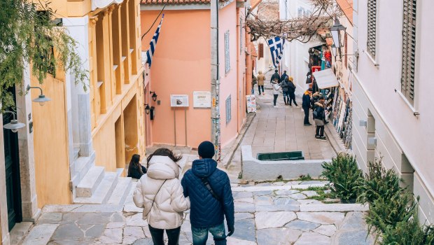 Bloomberg: Διακοπές στην Ελλάδα; Όχι καλοκαίρι, ούτε Μύκονος και Σαντορίνη – Πού να πάτε