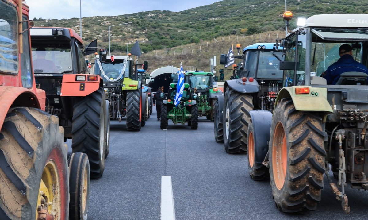 [383267] ΣΥΜΒΟΛΙΚΟΣ ΑΠΟΚΛΕΙΣΜΟΣ ΤΩΝ ΣΗΡΑΓΓΩΝ ΤΩΝ ΤΕΜΠΩΝ ΓΙΑ ΦΟΡΤΗΓΑ ΑΥΤΟΚΙΝΗΤΑ ΑΠΟ ΑΓΡΟΤΕΣ ΚΑΙ ΚΤΗΝΟΤΡΟΦΟΥΣ ΤΟΥ Ν. ΛΑΡΙΣΑΣ  (EUROKINISSI)