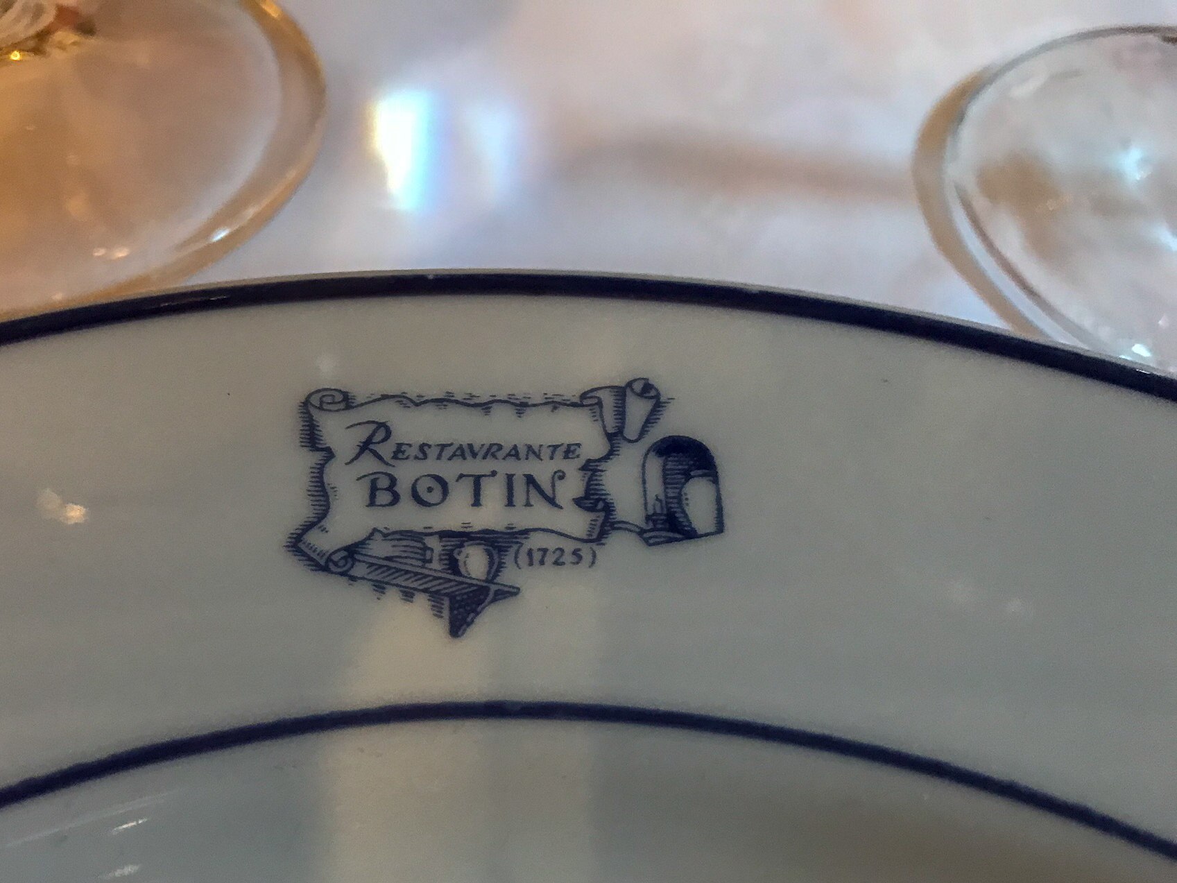 Το παλαιότερο εστιατόριο στον κόσμο συμπλήρωσε 300 χρόνια – Αργοψημένο γουρουνόπουλο και φάντασμα στο κελάρι