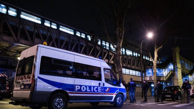 Επίθεση με μαχαίρι στο μετρό του Παρισιού – Τρεις γυναίκες τραυματίστηκαν