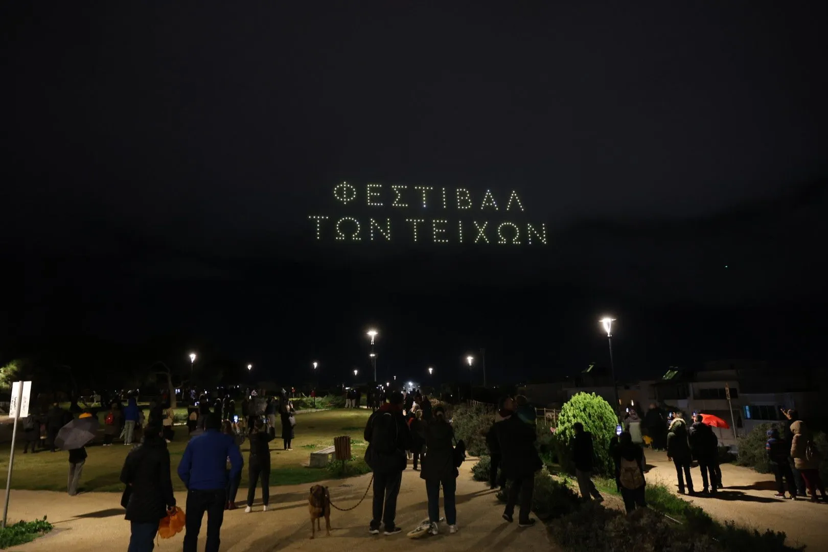 Εντυπωσιακές εικόνες από τα εκατοντάδες drones στον ουρανό του Ηρακλείου