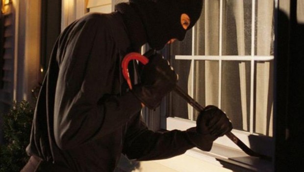 Σπείρα παραβίαζε μπαλκονόπορτες και έμπαινε σε σπίτια στη Δράμα - Μέλος της συνελήφθη στην Θεσσαλονίκη