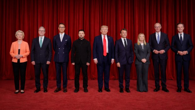 Backhanded Awards: Το Politico βραβεύει τις 5 πιο αμήχανες πολιτικές στιγμές του 2025