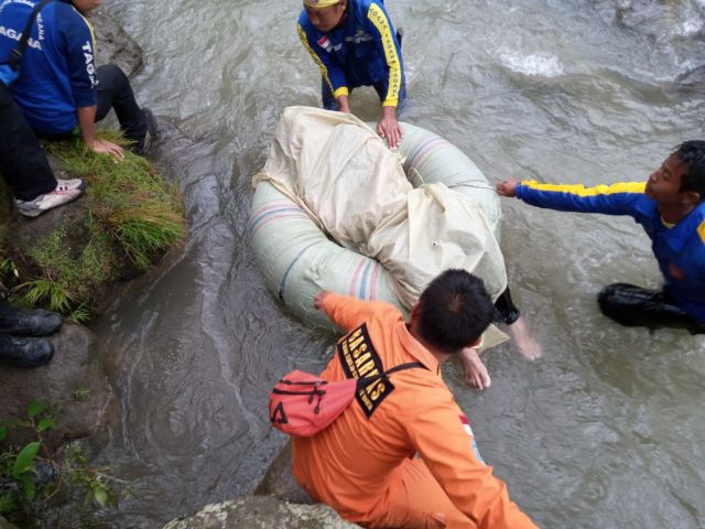 Διάσωση σε ποταμό Ινδονησίας
