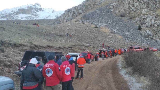 Βαρδούσια: Σε εξέλιξη η ανάσυρση των ορειβατών από τα 2.000 μέτρα - Στο νοσοκομείο Ιτέας η πρώτη σορός