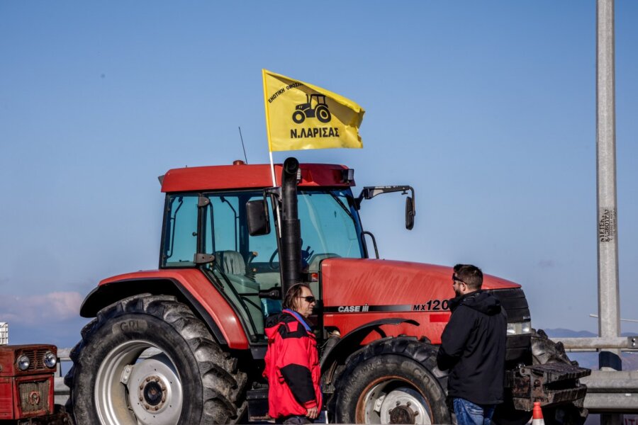 Αγροτικές κινητοποιήσεις: Η «σκόνη» από τα διασπαστικά «μπλόκα του διαλόγου» πεισμώνει τους αγρότες