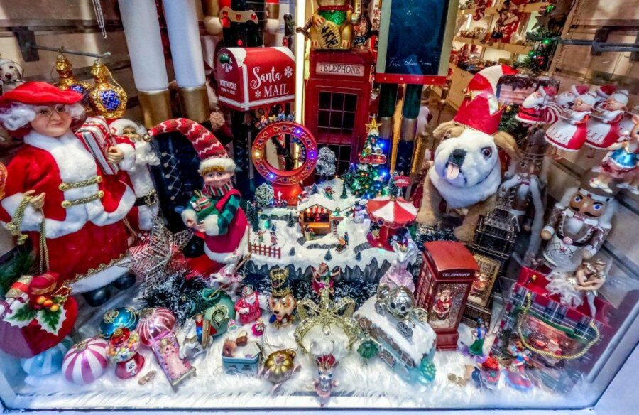 Εορταστικό ωράριο: Ανοιχτά τα καταστήματα σήμερα Κυριακή 28 Δεκεμβρίου