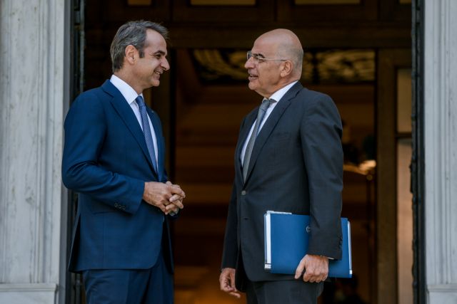 Το νομοσχέδιο για τις ένοπλες δυνάμεις πυροδοτεί γαλάζιες συζητήσεις για «πόλεμο» Μητσοτάκη – Δένδια