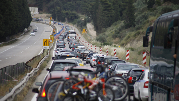 Μετ' εμποδίων η επιστροφή των εκδρομέων στην Αθήνα - Ουρές χιλιομέτρων - Ανοιχτά τα Μάλγαρα από τους αγρότες