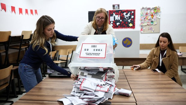 Εκλογές στο Κόσοβο: Ξεκάθαρο προβάδισμα για το κόμμα του πρωθυπουργού Άλμπιν Κούρτι