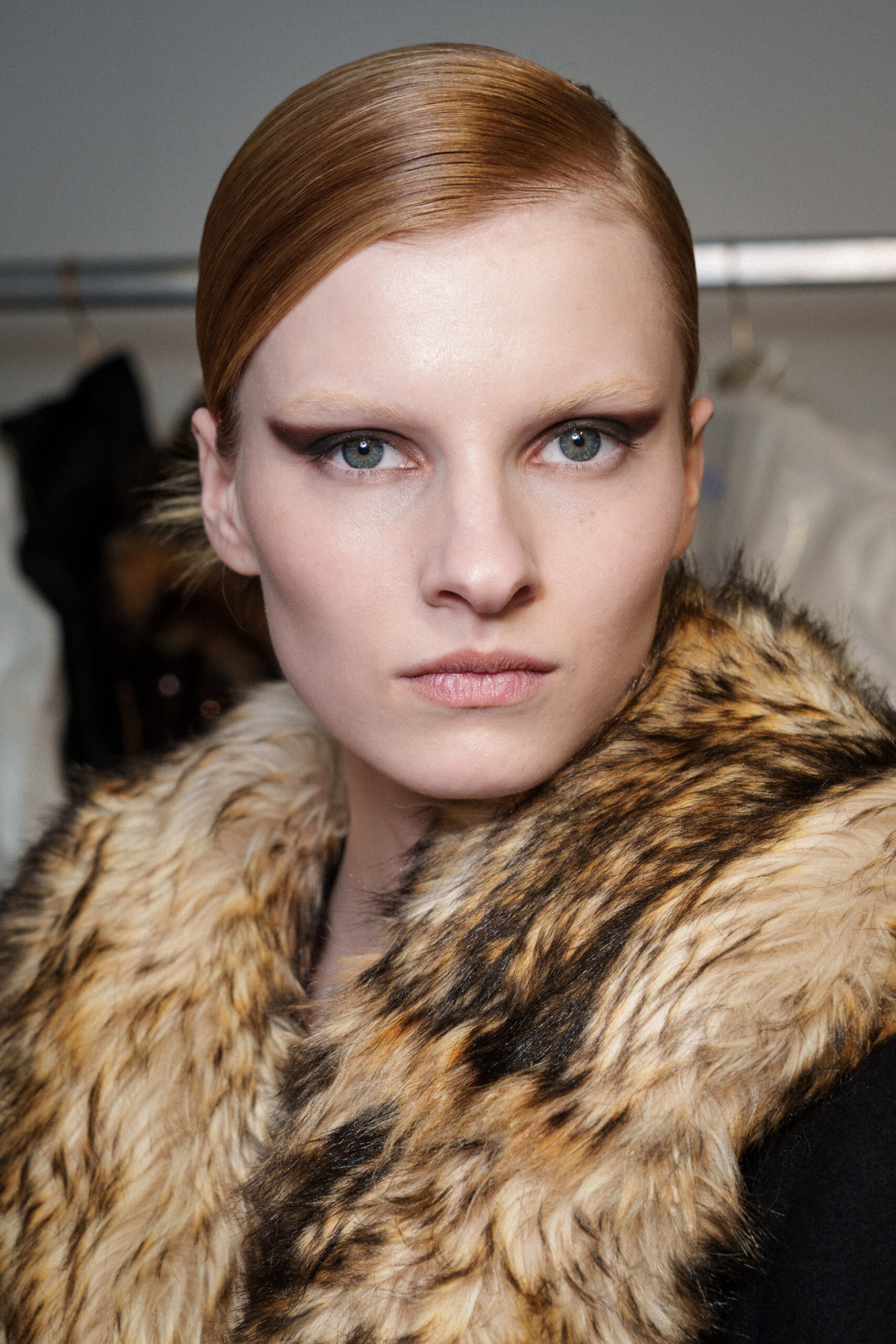 Slicked back: Όλη η έμπνευση που ψάχναμε για το απόλυτο χτένισμα των γιορτών