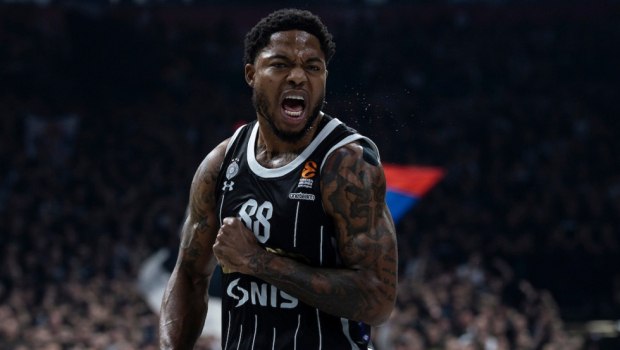 Ο Τζόουνς είχε ξανά φραστικό επεισόδιο με οπαδό της Παρτιζάν (vid)