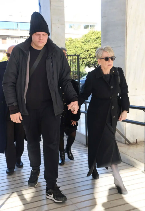 Σύλβα Ακρίτα: Το τελευταίο αντίο – Ράγισε καρδιές η παρουσία της Έλενας Ακρίτα