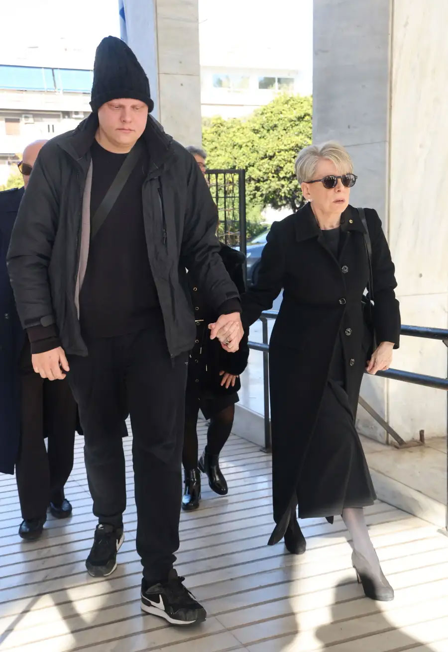 Σύλβα Ακρίτα: Το τελευταίο αντίο – Ράγισε καρδιές η παρουσία της Έλενας Ακρίτα