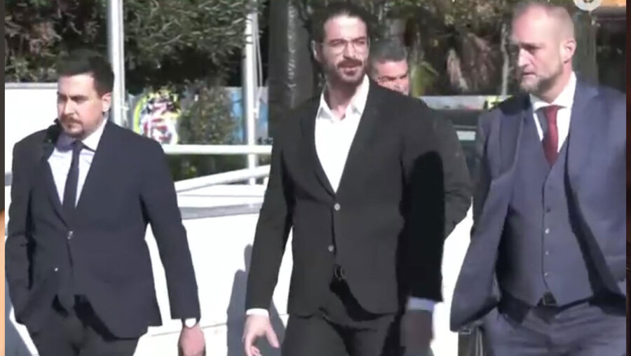 Άρης Μουγκοπέτρος: Στα δικαστήρια της Τρίπολης μετά τη μήνυση της πρώην συζύγου για ενδοοικογενειακή απειλή