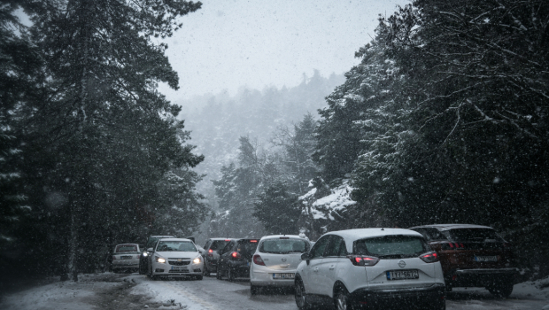 Καιρός: Καταιγίδες την Τρίτη και «βουτιά» του υδράργυρου από Τετάρτη - Πότε θα χιονίσει στην Αττική