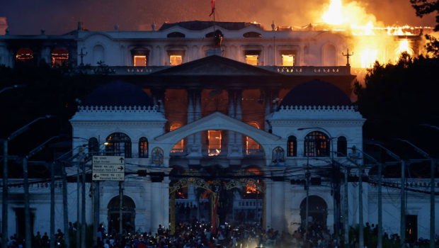 Το 2025 η Gen Z τα 'βαλε με την εξουσία - Τι θα ακολουθήσει;