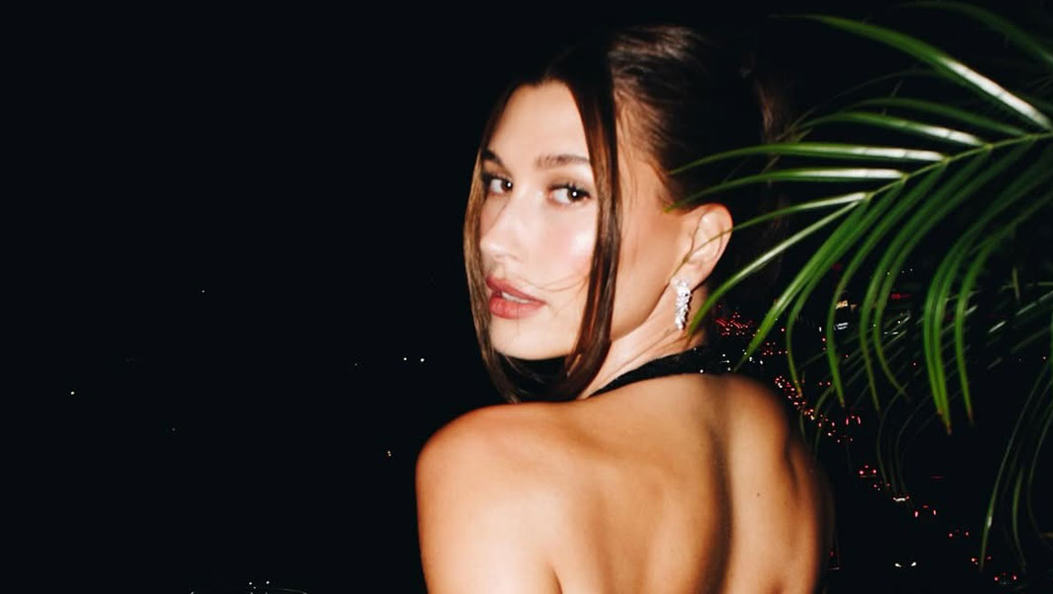 Cashmere Bun: Το κομψό σινιόν που θα λατρέψουμε φέτος τον χειμώνα