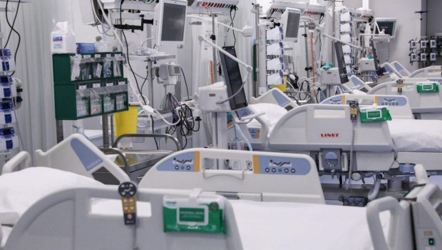 Κύπρος: Βοηθούσε γυναίκα να παρκάρει και βρέθηκε διασωληνωμένος - Εγκλωβίστηκε ο λαιμός του στην πόρτα