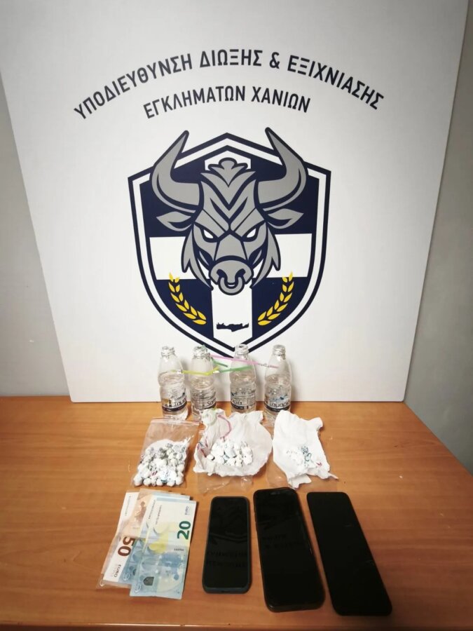 Χειροπέδες σε τέσσερα άτομα για διακίνηση ναρκωτικών – Μία ανήλικη ανάμεσα τους