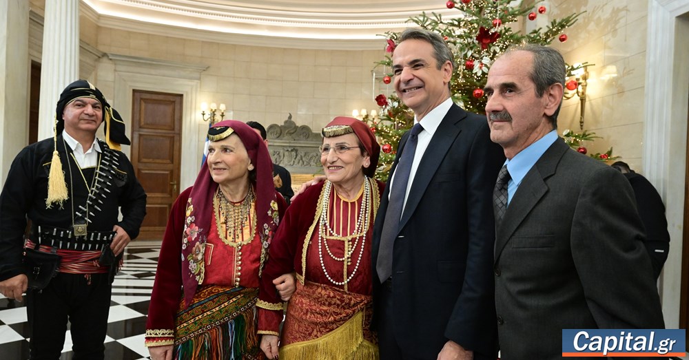 Τα κάλαντα της Πρωτοχρονιάς στον πρωθυπουργό Κυριάκο Μητσοτάκη