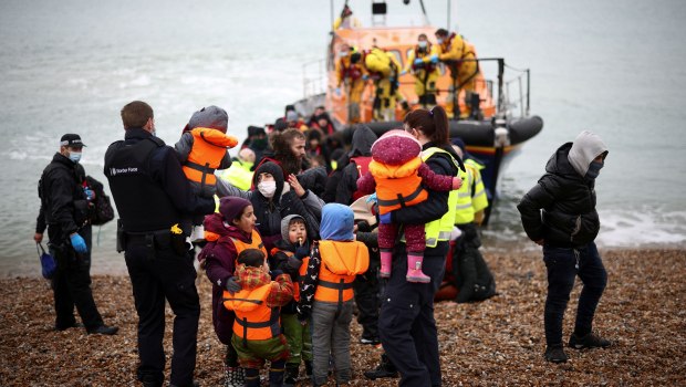 Αριθμός ρεκόρ μεταναστών στη Βρετανία μέσω Μάγχης παρά τα μέτρα ανάσχεσης
