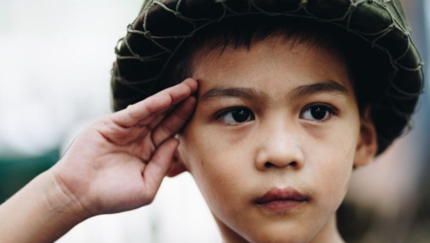 Οι ψηφιακοί στρατιώτες εφορμούν – Η νέα απειλή στρατιωτικοποίησης των παιδιών