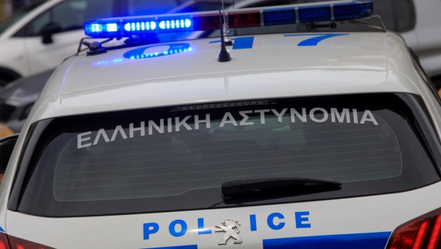 Λαμία: Τράκαρε πέντε παρκαρισμένα οχήματα και διέφυγε πεζός - Συνελήφθη μεθυσμένος από την ΕΛ.ΑΣ.