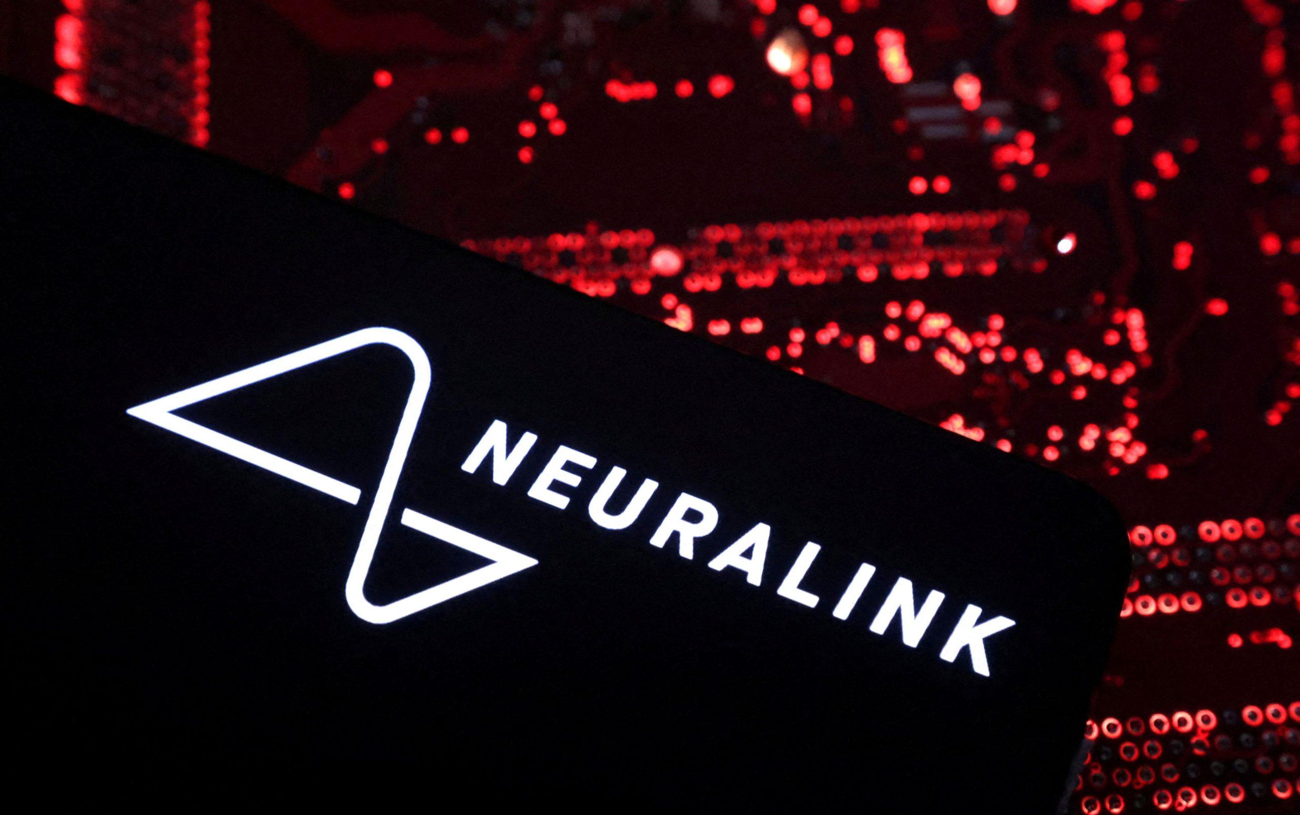 Neuralink: Σχεδιάζει την παραγωγή «μεγάλου όγκου» εγκεφαλικών εμφυτευμάτων από το 2026