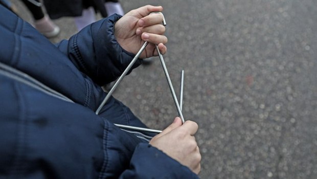 Πεύκη: Συνελήφθησαν δύο ανήλικοι που άρπαξαν τα χρήματα από 4 παιδιά που έλεγαν τα κάλαντα